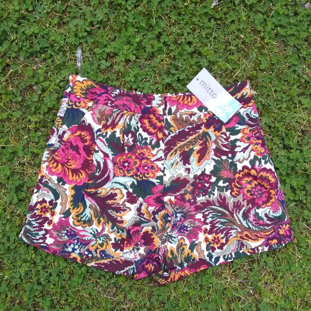 Brooke & Arrow shorts with pockets NWT